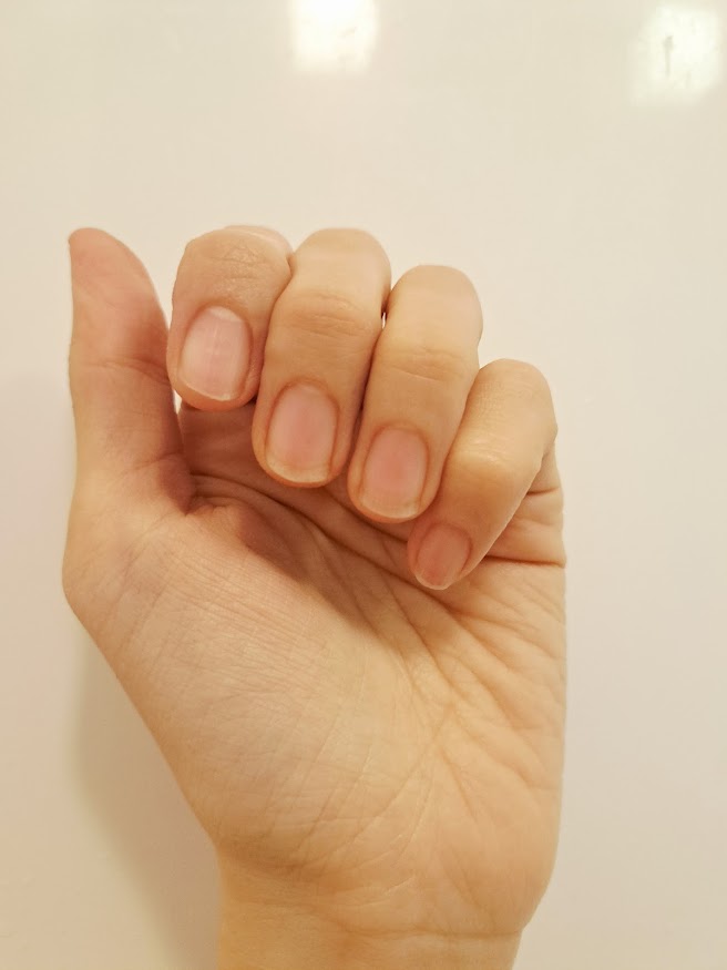 FIOLE QUALUCIA（フィヨーレクオルシア）ベージュシャンプー、爪染まる？