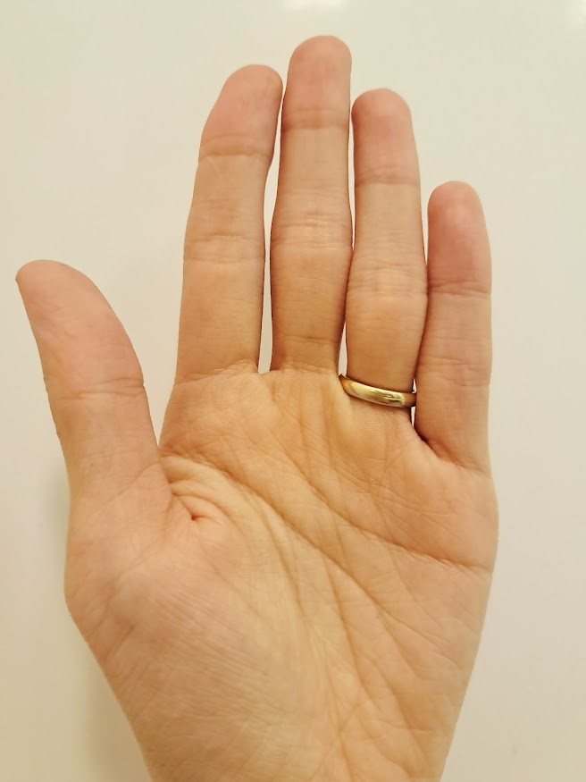 FIOLE QUALUCIA(フィヨーレクオルシア)ベージュシャンプー、手のひら染まる?